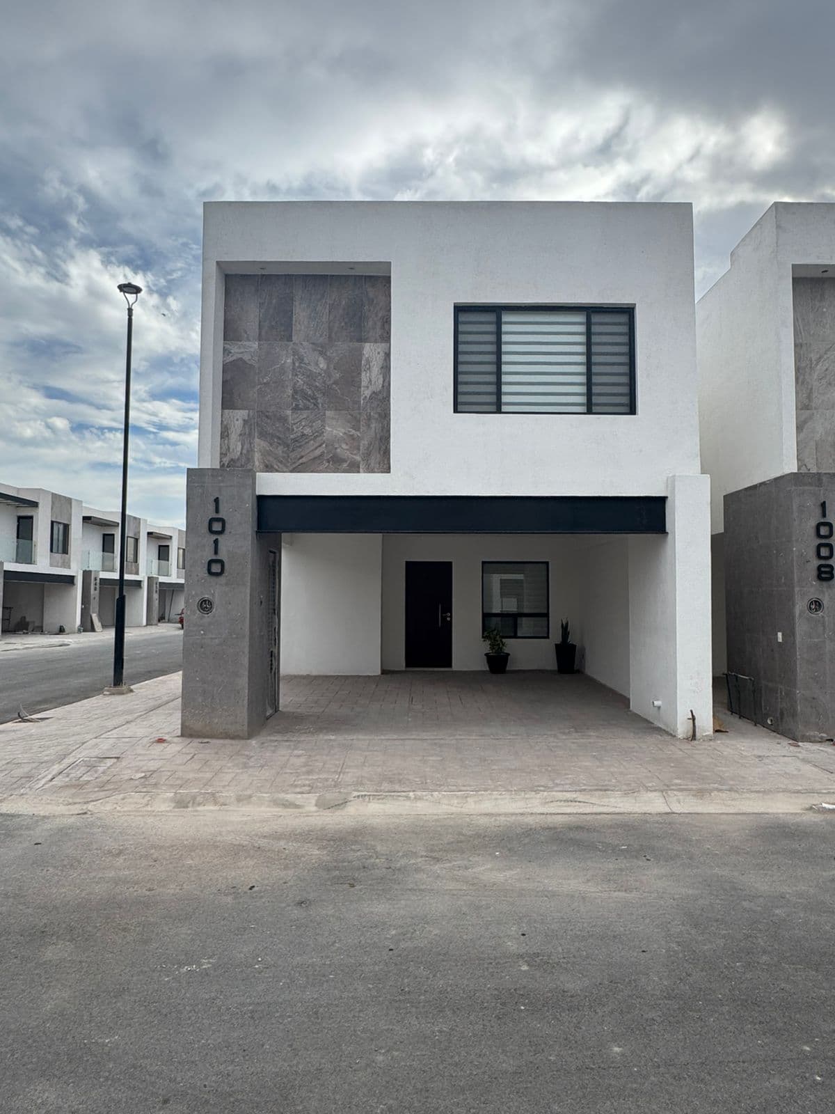 Casa de dos pisos en Leones III Modelo 159 - Foto 1